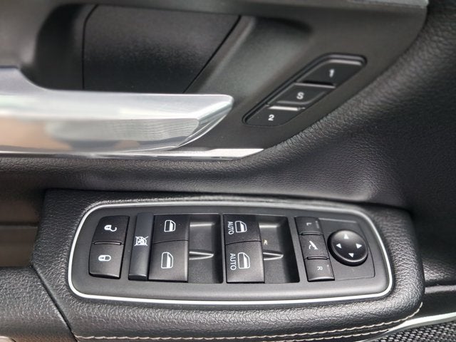 2020 RAM 1500 Laramie Crew Cab 4x4 5'7' Box