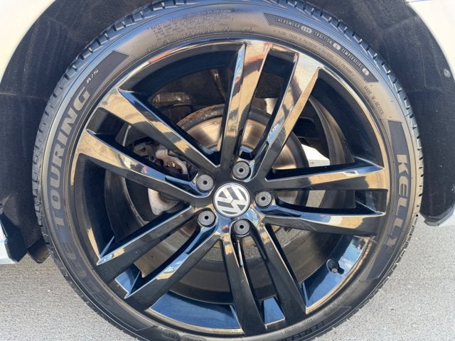 2017 Volkswagen Passat 1.8T R-Line