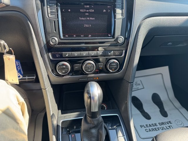 2017 Volkswagen Passat 1.8T R-Line
